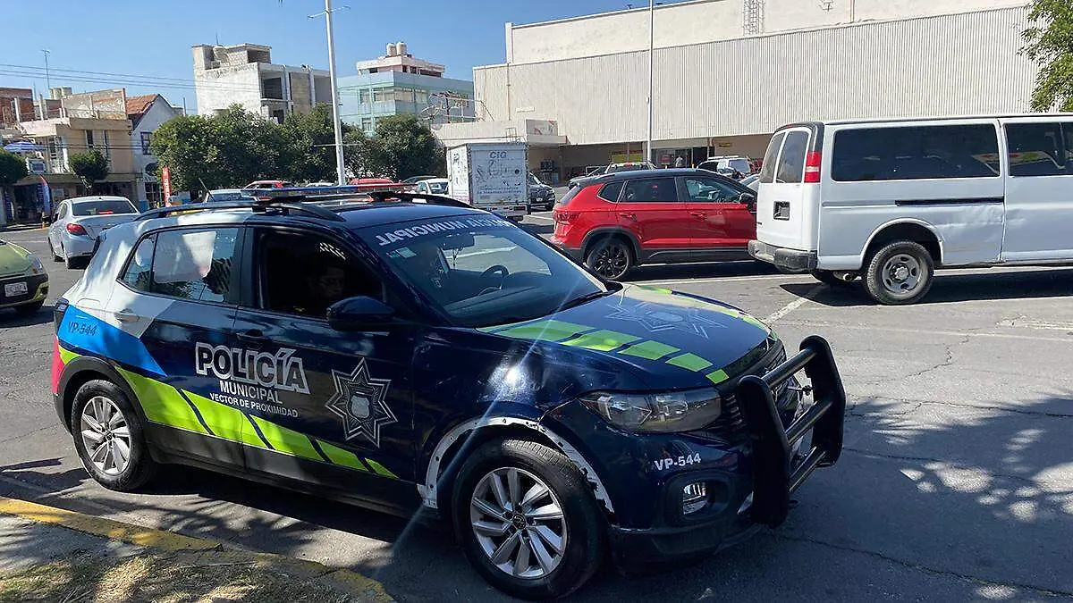 Luego de asaltar a punta de pistola la tienda Soriana, ubicada en la esquina de la 7 Sur y 19 Poniente, tres sujetos fueron detenidos